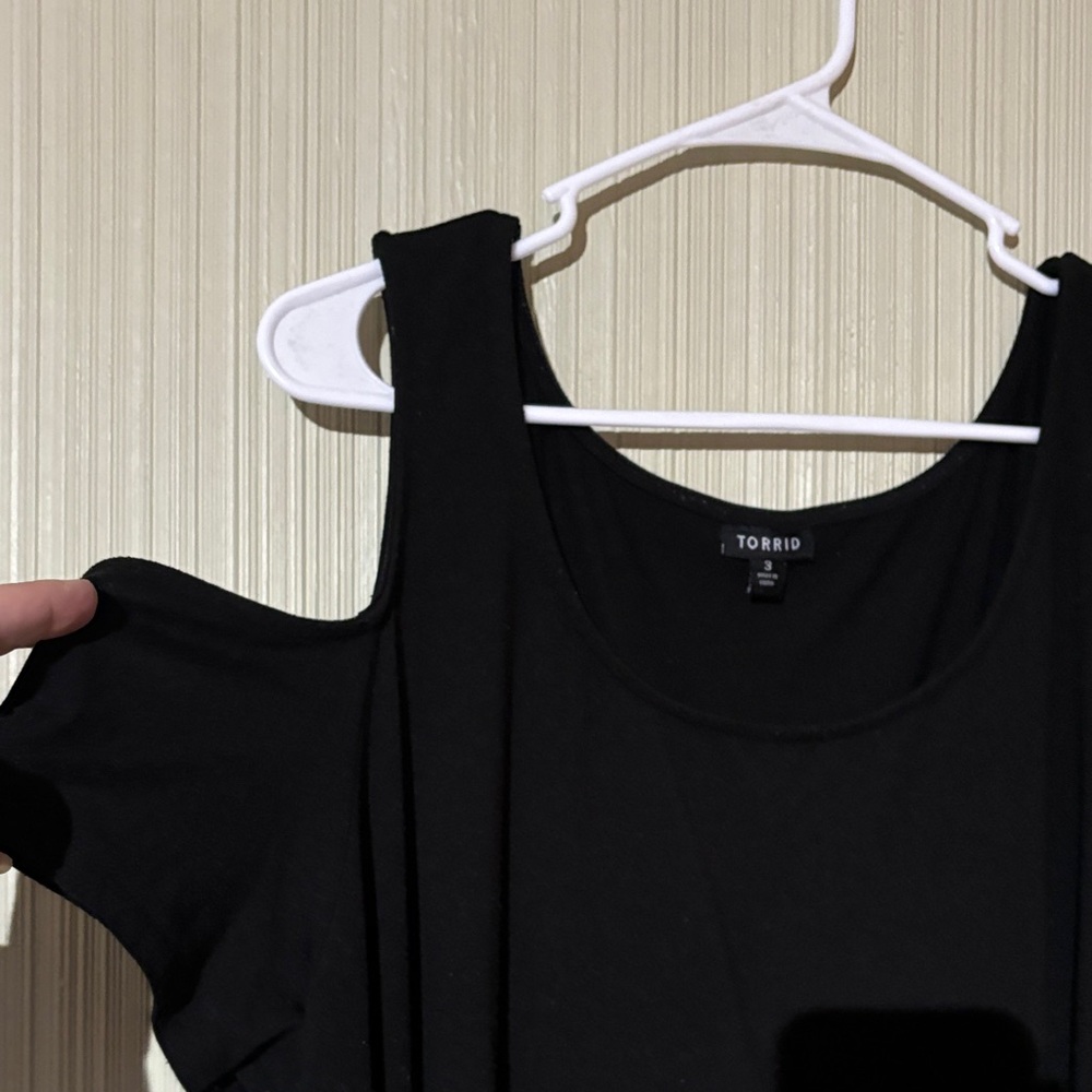 Torrid Elegant Black Asymmetrical Cold Shoulder D… - image 3